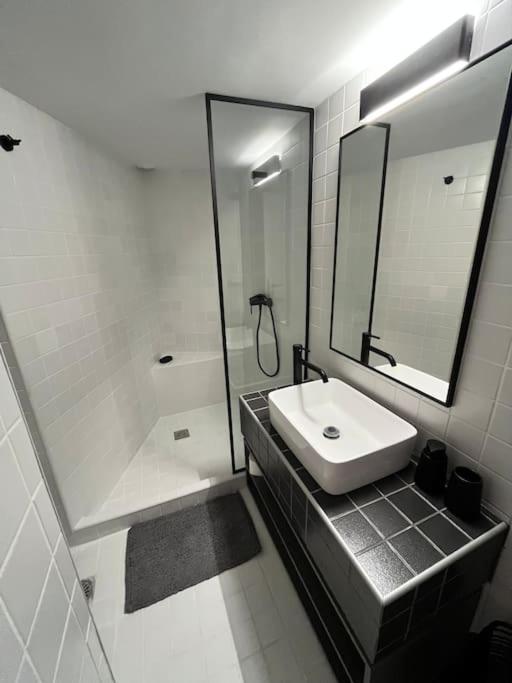 Debonair 1 Bedroom Premium Haven In * אתונה